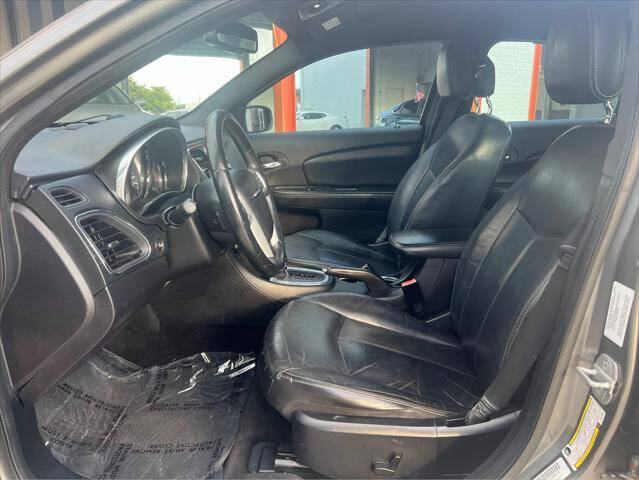2013 Chrysler 200 Sedan - $5,497