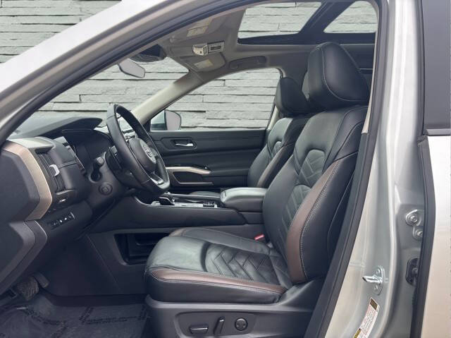 2023 Nissan Pathfinder Platinum