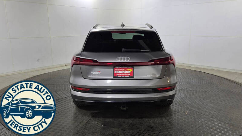 2021 Audi e-tron quattro Premium