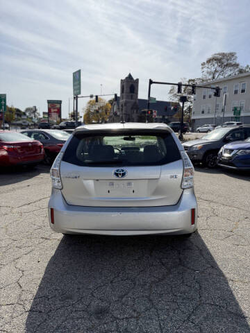2013 Toyota Prius v Five