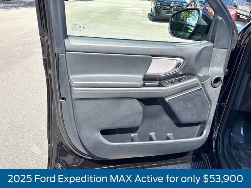 2025 Ford Expedition MAX Active