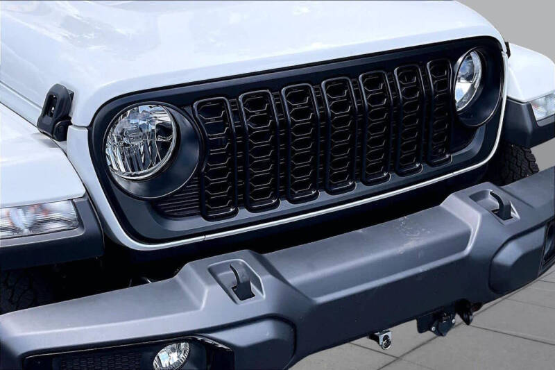 2024 Jeep Gladiator NightHawk