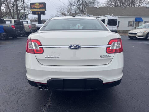 2011 Ford Taurus SE