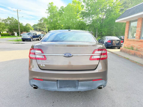 2015 Ford Taurus SE