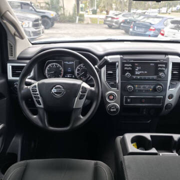 2017 Nissan Titan SV