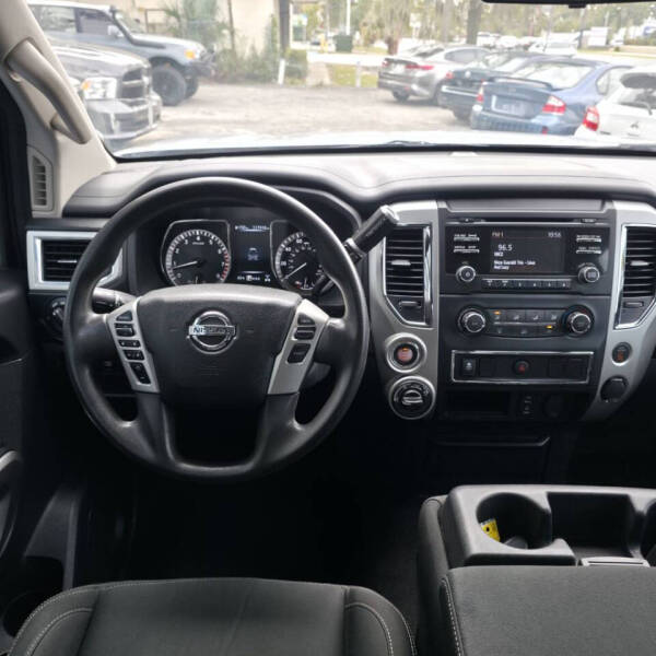 2017 Nissan Titan SV