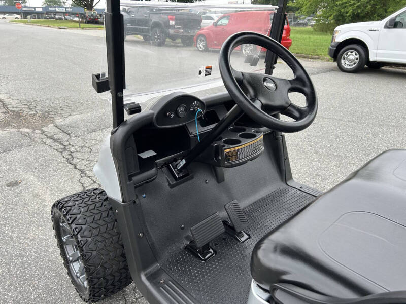 2016 E-Z-GO RXV