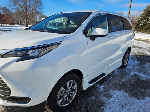 2025 Toyota Sienna LE 8-Passenger