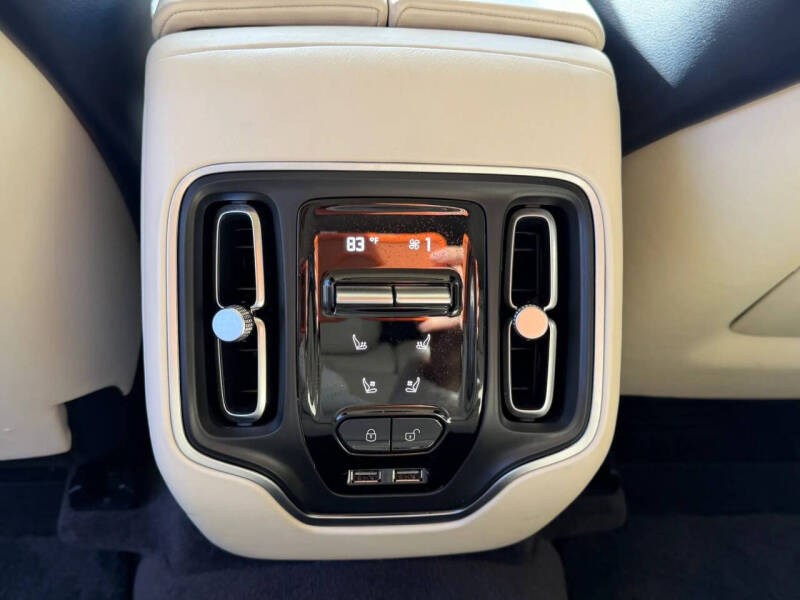 2021 Aston Martin DBX