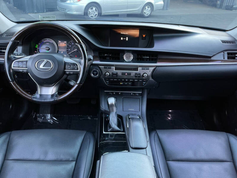 2017 Lexus ES 300h