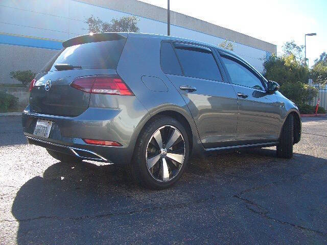 2019 Volkswagen Golf SE