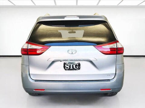 2017 Toyota Sienna LE 7-Passenger Auto Access Seat