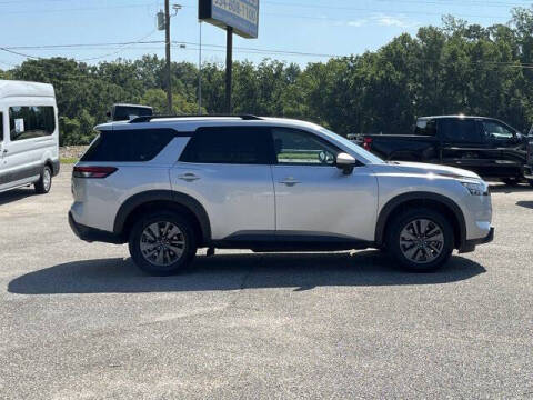 2024 Nissan Pathfinder SV