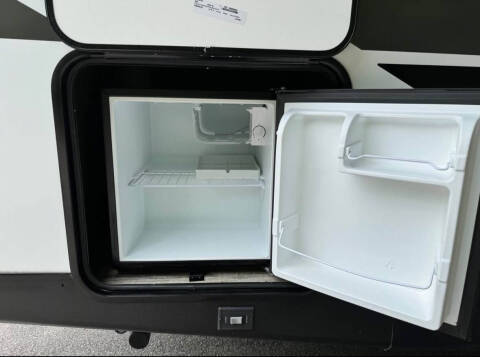 2022 Coleman Light 2455BH