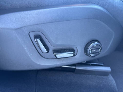 2025 Volvo XC60 B5 Core Dark Theme