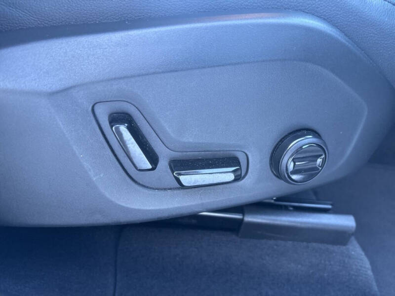 2025 Volvo XC60 B5 Core Dark Theme