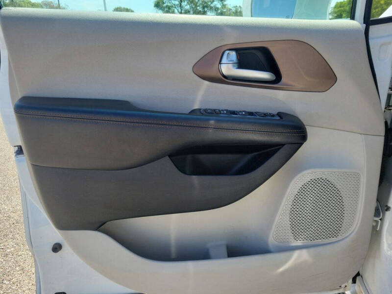 2017 Chrysler Pacifica Touring-L Plus