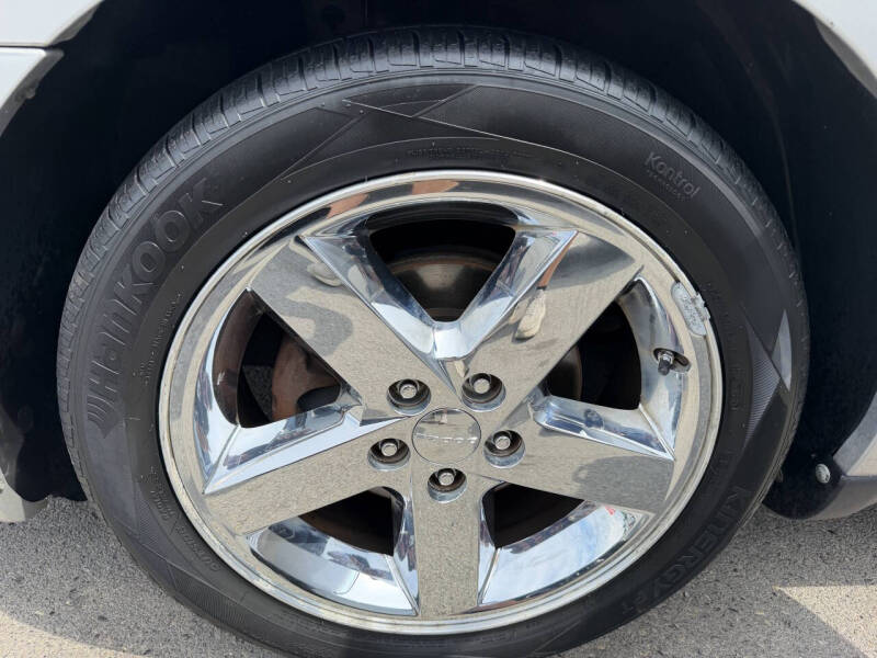 2011 Dodge Avenger Lux