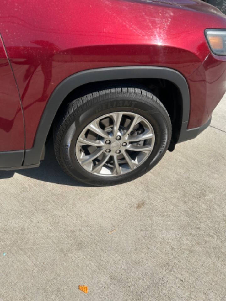 2019 Jeep Cherokee for sale at A & E Cars in Bakersfield, CA