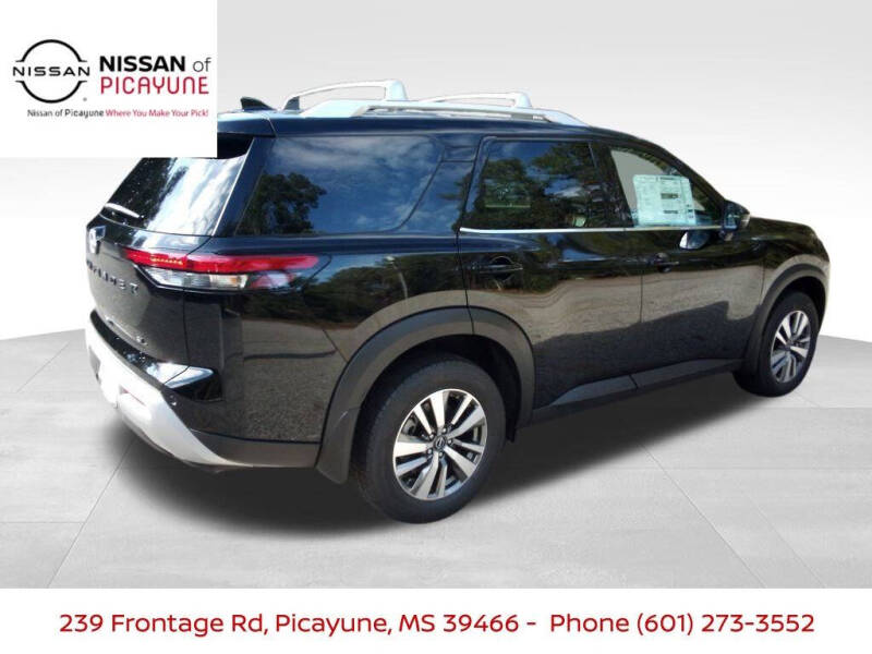 2025 Nissan Pathfinder SL