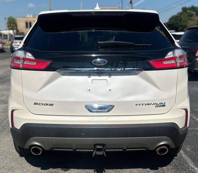 2019 Ford Edge Titanium photo 4