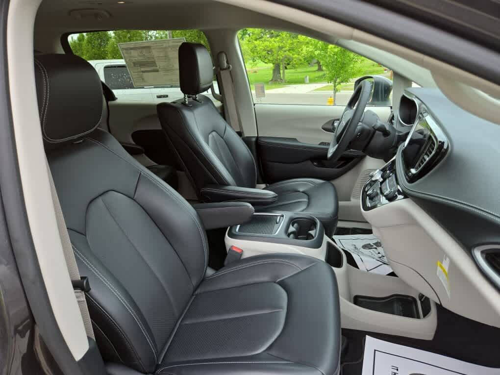 2023 Chrysler Pacifica Plug-In Hybrid for sale at Dave Warren Used Car Super Center in Westfield, NY