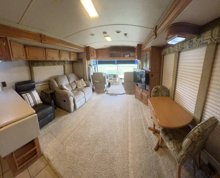 2007 Winnebago Adventurer