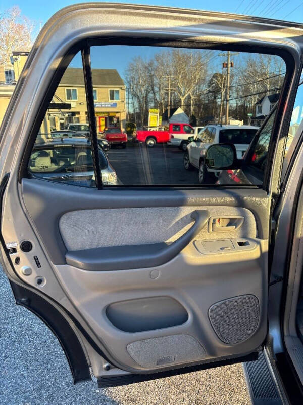 2005 Toyota Sequoia SR5