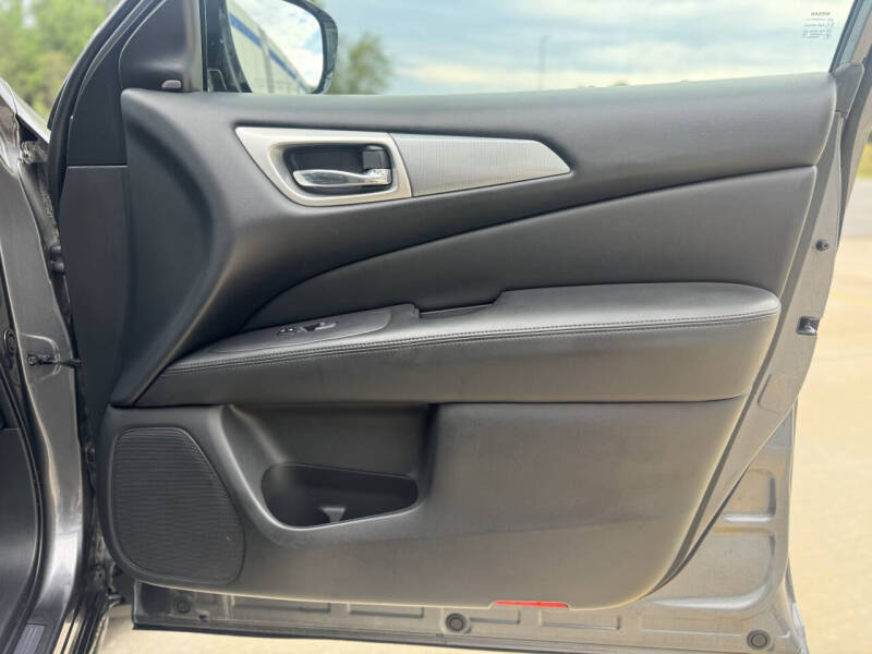 2017 Nissan Pathfinder SL
