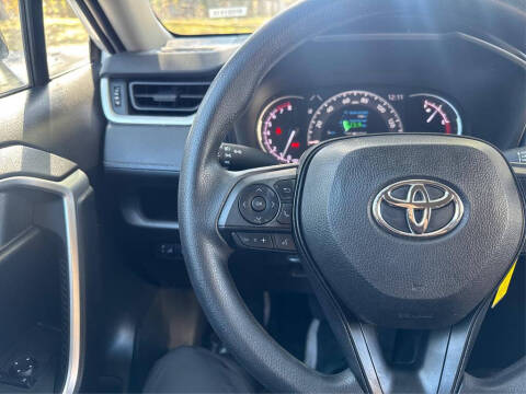 2023 Toyota RAV4 LE