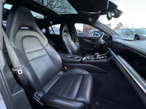 2017 Porsche Panamera 4