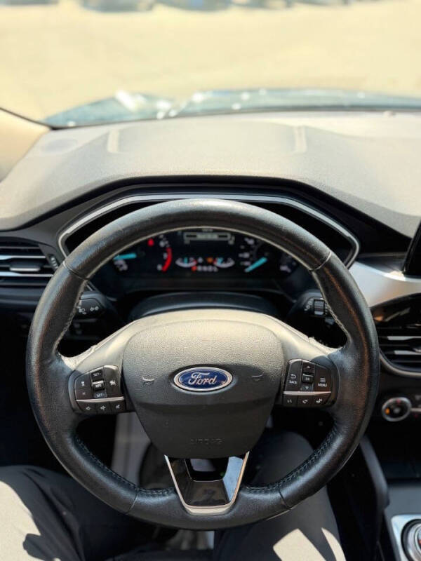2020 Ford Escape SEL