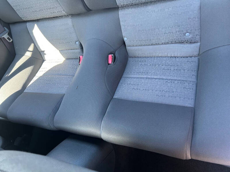 2006 Ford Mustang V6 Standard