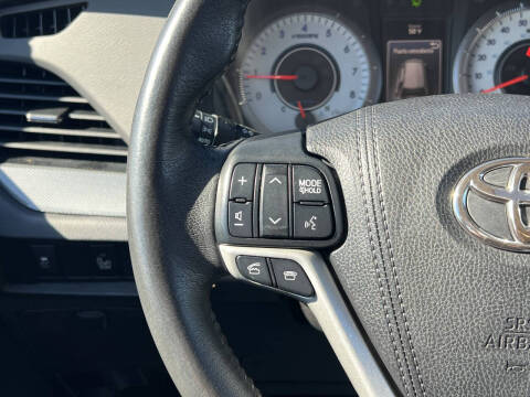 2017 Toyota Sienna SE Premium 8-Passenger
