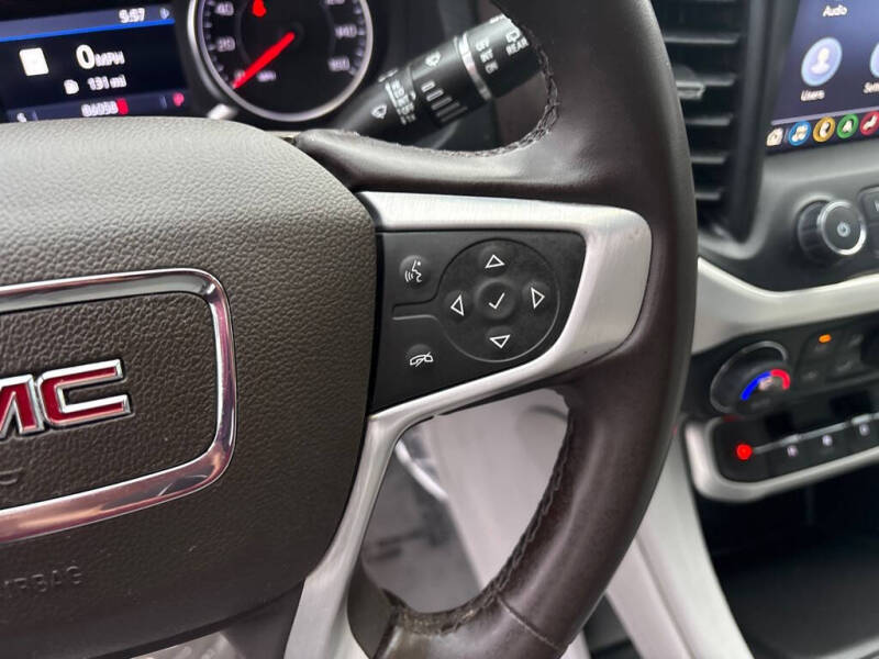2023 GMC Acadia SLT