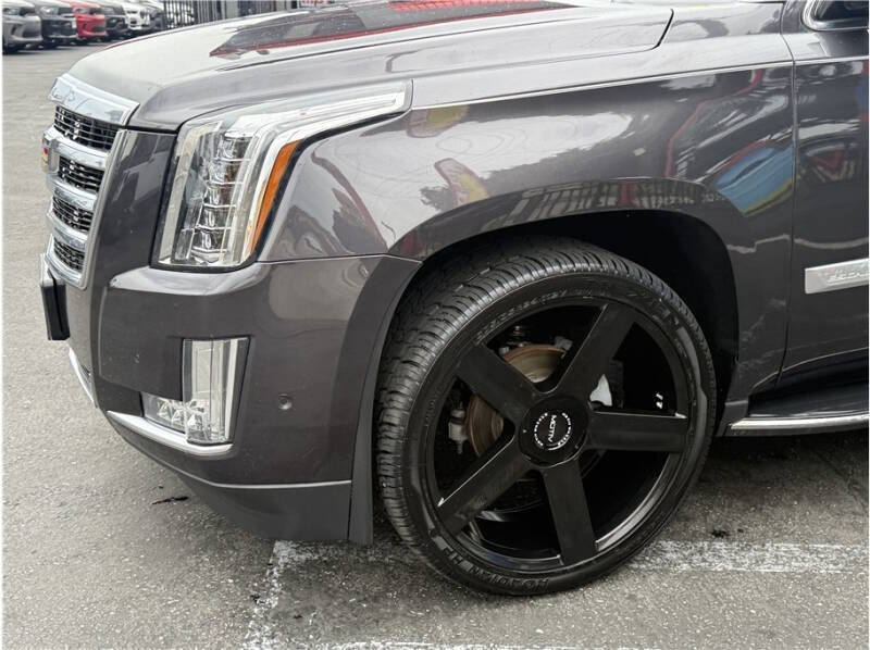 2017 Cadillac Escalade Standard