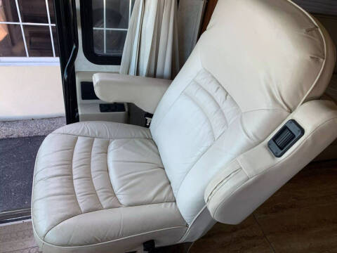 2004 Freightliner XC Chassis