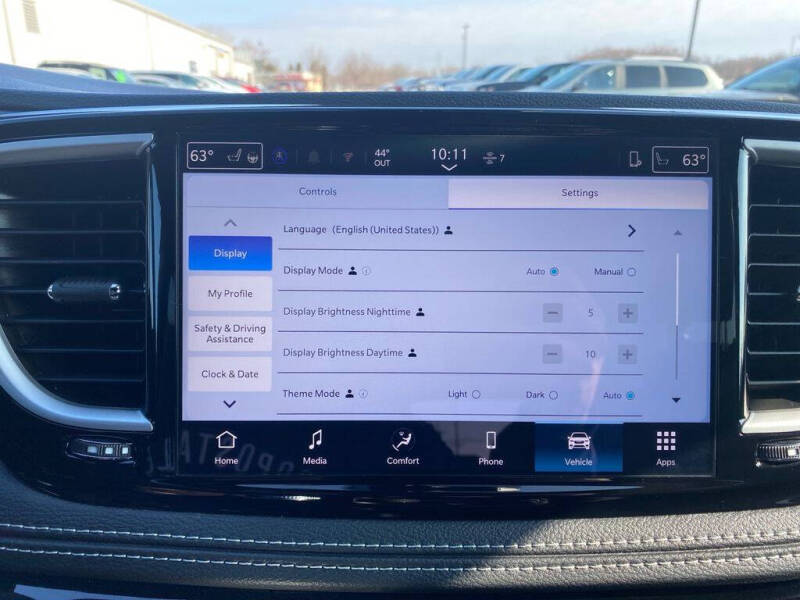 2026 Chrysler Pacifica Select