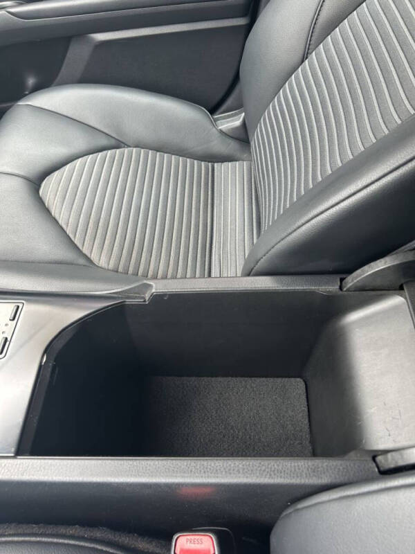 2019 Toyota Camry Hybrid