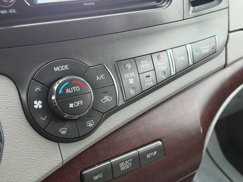 2014 Toyota Sienna