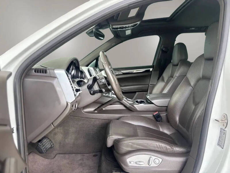2017 Porsche Cayenne Platinum Edition