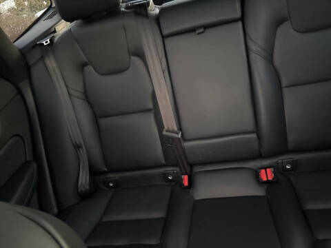 2025 Volvo XC60 B5 Core Dark Theme