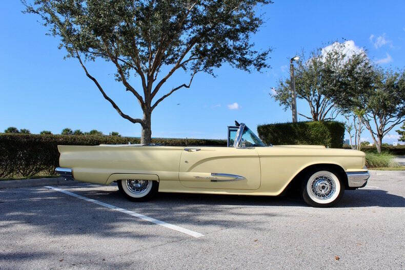 1959 Ford Thunderbird