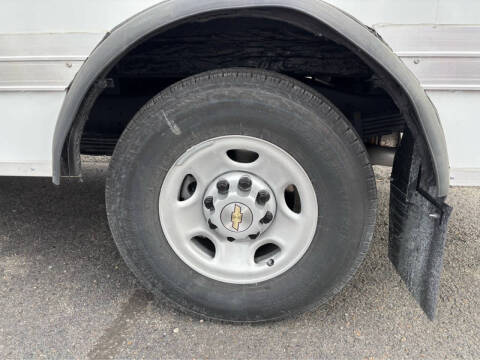 2025 Chevrolet Express 3500