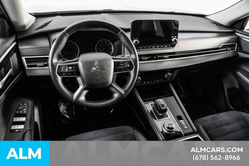 2024 Mitsubishi Outlander SE