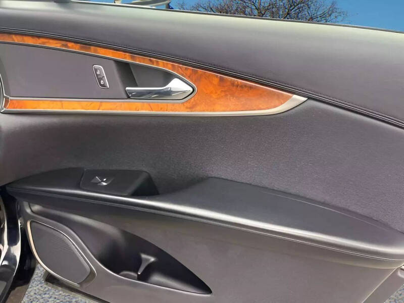 2019 Lincoln Nautilus Select