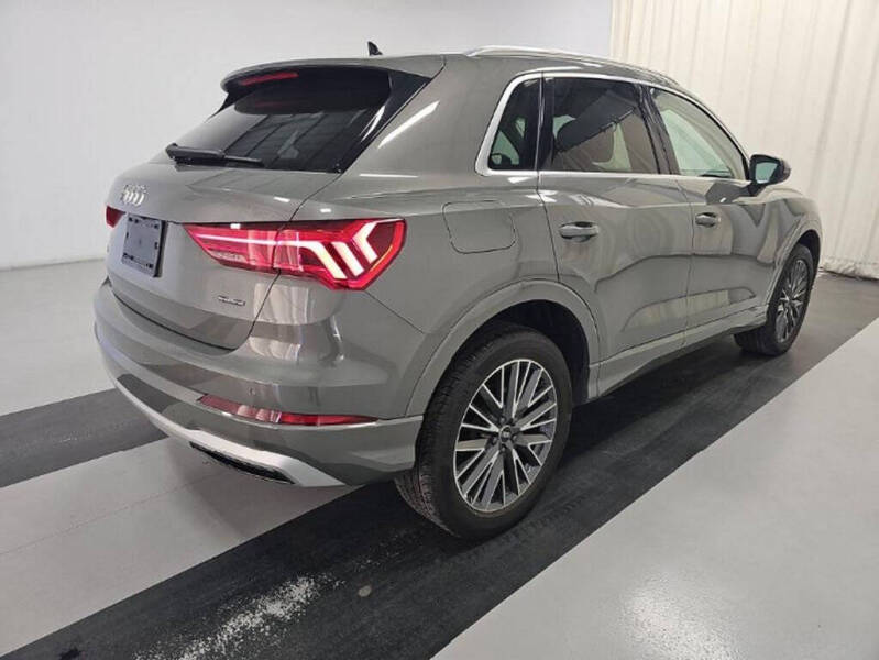 2022 Audi Q3 quattro Premium 40 TFSI