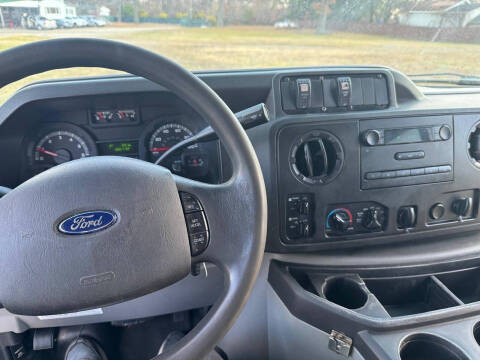 2017 Ford E-Series E-450 SD