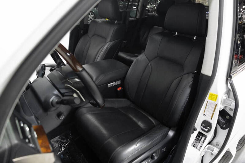 2021 Lexus LX 570 Three-Row