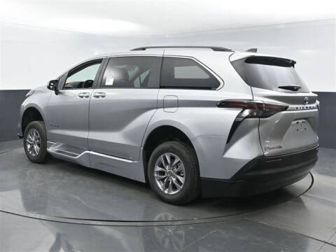 2024 Toyota Sienna XLE 8-Passenger